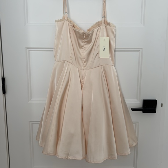 Mini dress - Picture 2 of 4